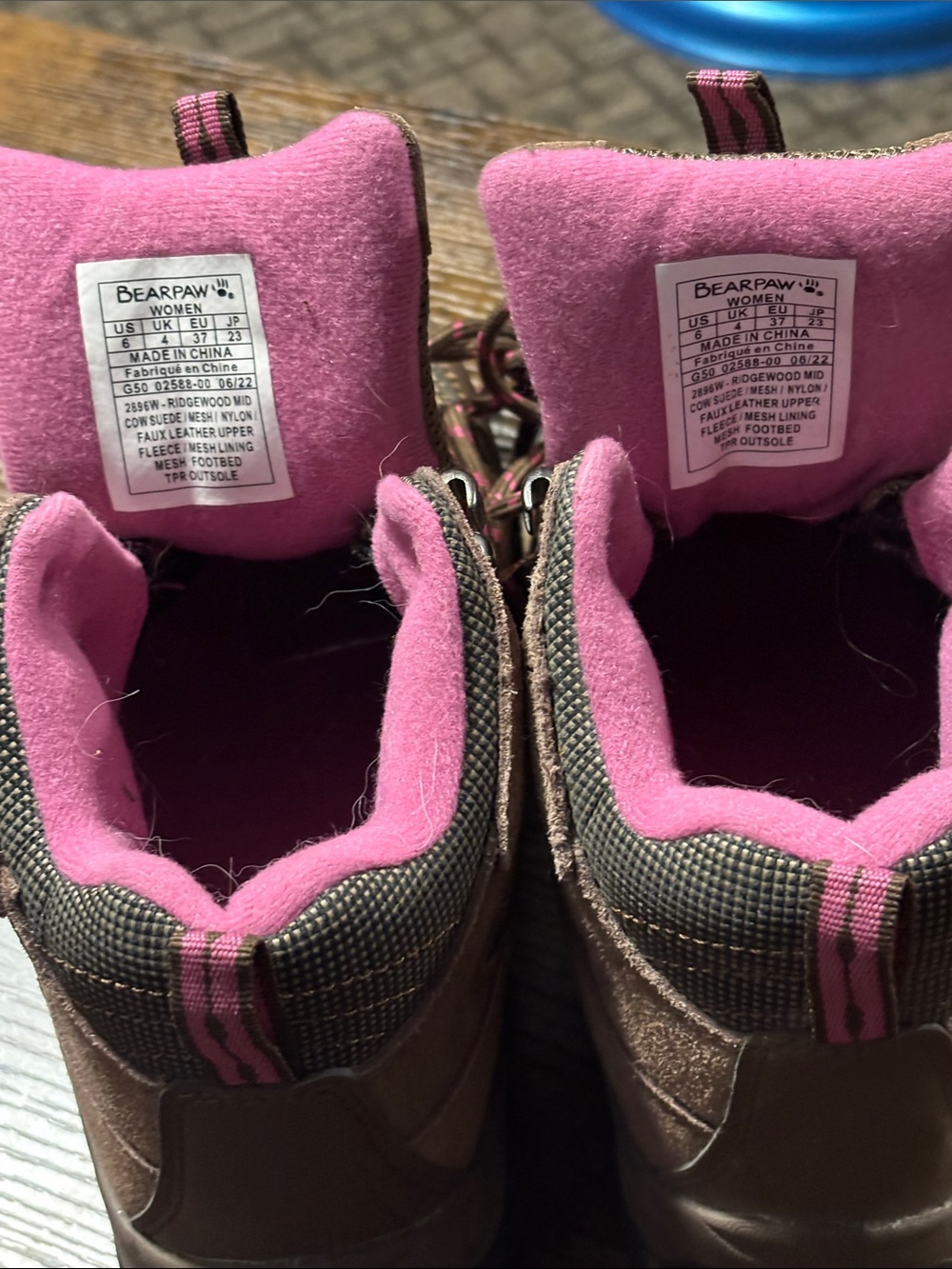 BearPaw Women’s ridgewood suede hiking boots. - Picture 3 of 7